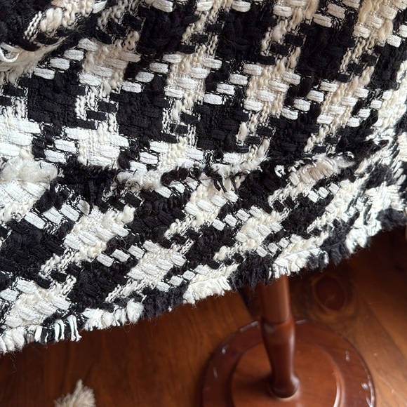 Alice and Olivia A/line coat in black and white lined, 2 pockets great condition - Picture 13 of 13